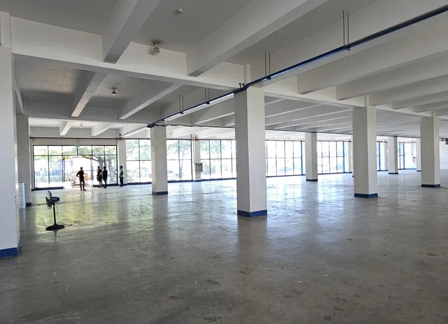 Showroom:Building for Rent in Pulong Santa Cruz, Sta